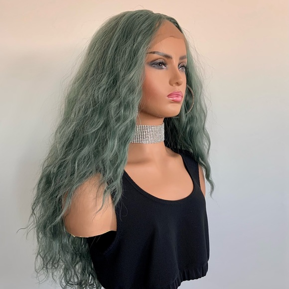 Very Pretty 26” Pearl Green Premium Synthetic Fiber Lace Front Wig - Picture 8 of 13